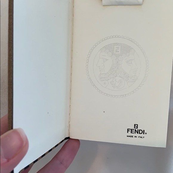 FENDI PHONE BOOK - Picture 6 of 7